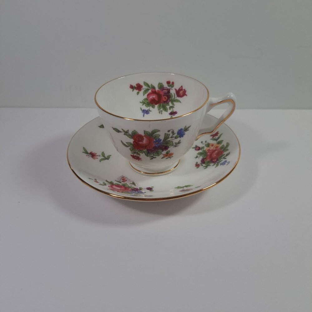 Royal Victoria Bone China Teacup & Saucer Rose Floral Bouquet England Vintage